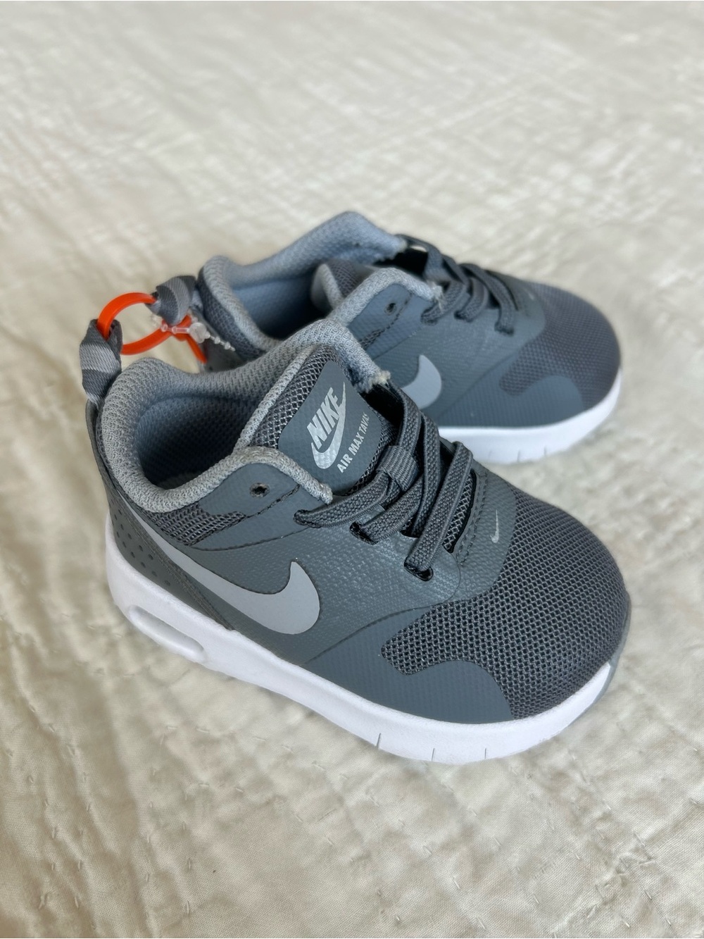 Nike Kids' Grey and White Breathable Sneaker
